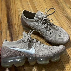 Nike Vapor Max, like new, nude